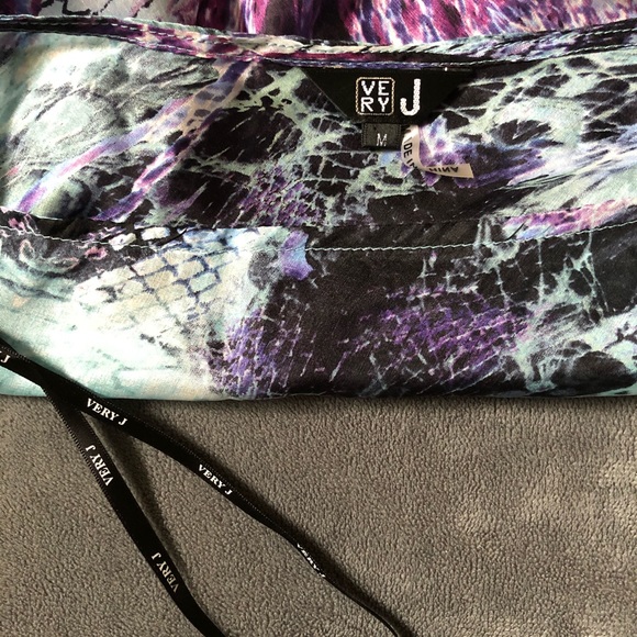 Silk shirt off the shoulder - Picture 7 of 7